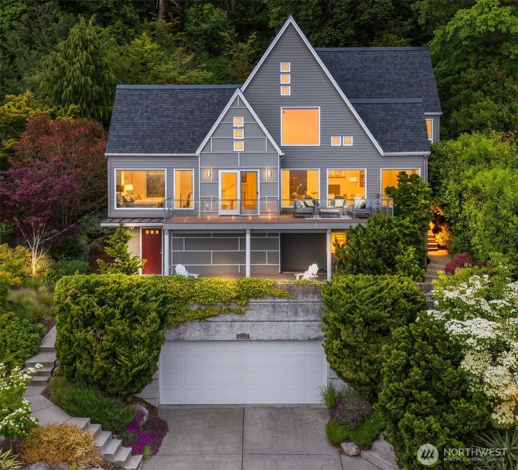 Photo of 4622 57th Avenue SW, Seattle, WA 98116 (MLS # 2563833)