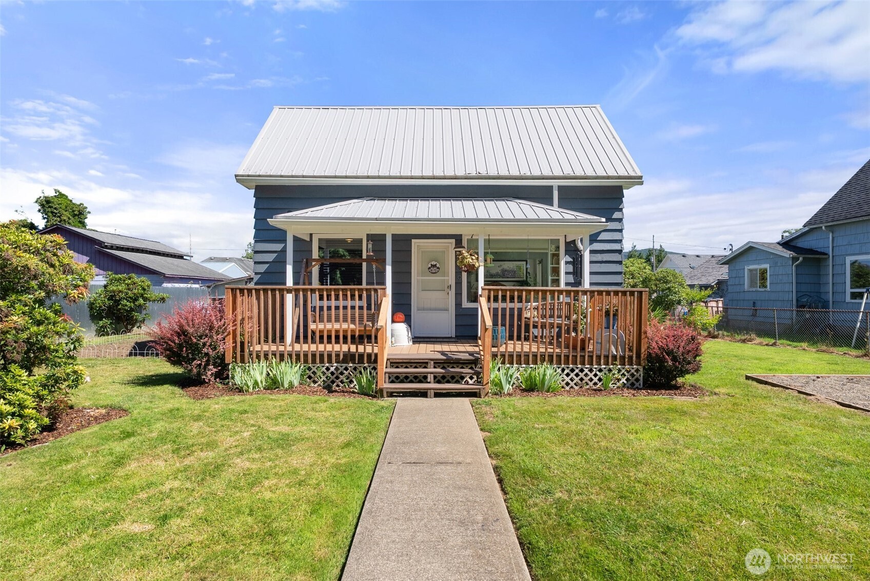 209 Cowlitz Street E