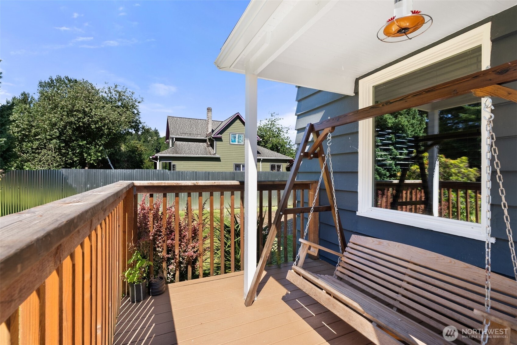 209 Cowlitz Street E