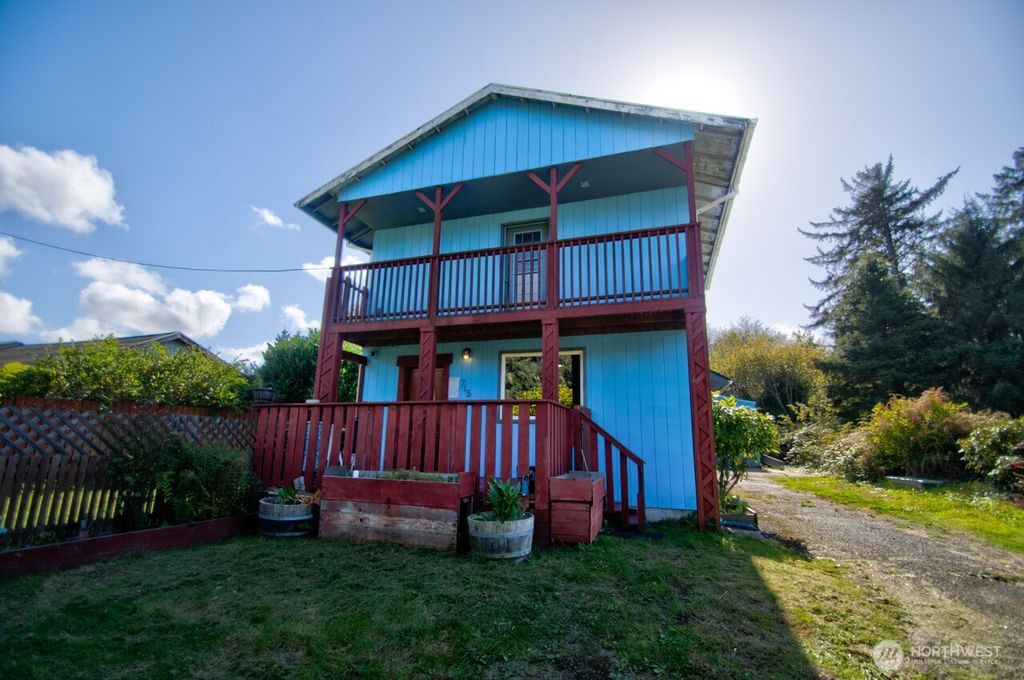 Photo of 715 Copalis Beach Road, Copalis Beach, WA 98535 (MLS # 2502473)