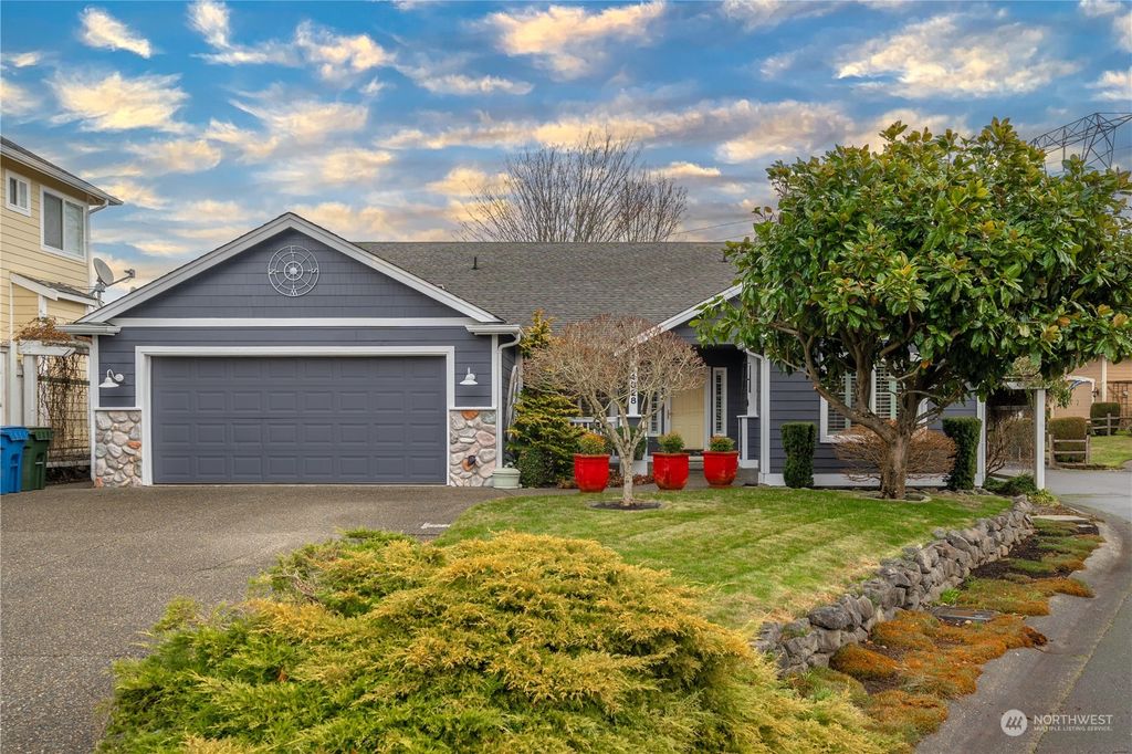 Photo of 14028 SE 236th Place, Kent, WA 98042 (MLS # 2025818)