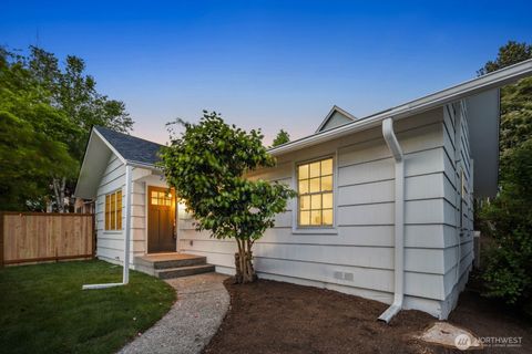 Photo of 5810 57th Avenue NE, Seattle, WA 98105 (MLS # 2524096)