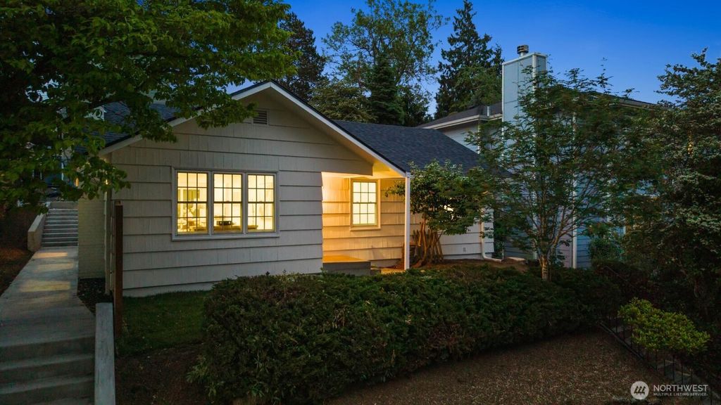 Photo of 5810 57th Avenue NE, Seattle, WA 98105 (MLS # 2524096)