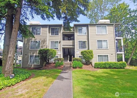 Photo of 28716 18th Avenue S #Y203, Federal Way, WA 98003 (MLS # 2417478)