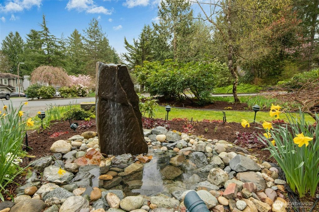 Photo of 23223 NE 29th Court, Sammamish, WA 98074 (MLS # 2353806)