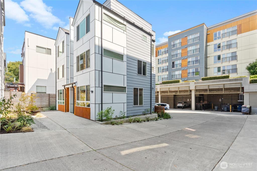 Photo of 4540 40th Avenue SW, Seattle, WA 98116 (MLS # 2572346)