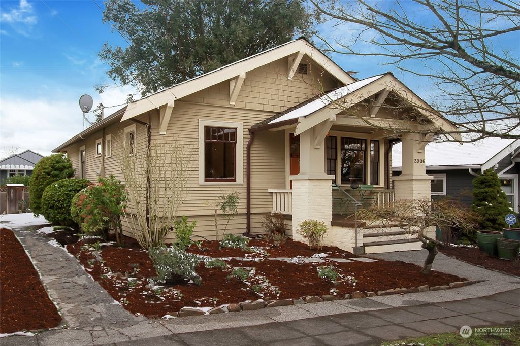 Photo of 3906 Burke Avenue N, Seattle, WA 98103 (MLS # 2330892)