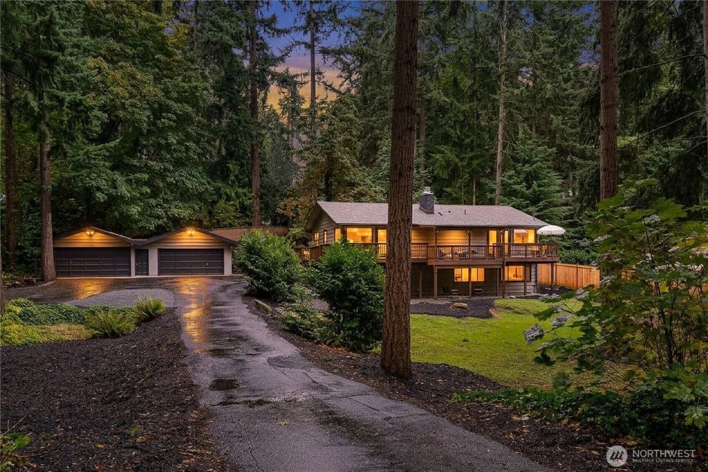 Photo of 20400 2nd Avenue SW, Normandy Park, WA 98166 (MLS # 2576349)