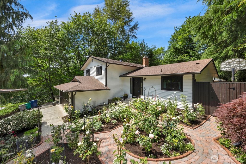 Photo of 14318 NE 178th Street, Woodinville, WA 98072 (MLS # 2392453)