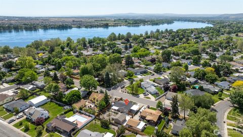 Photo of 78 Whitten St St, Richland, WA 99354 (MLS # 2373240)