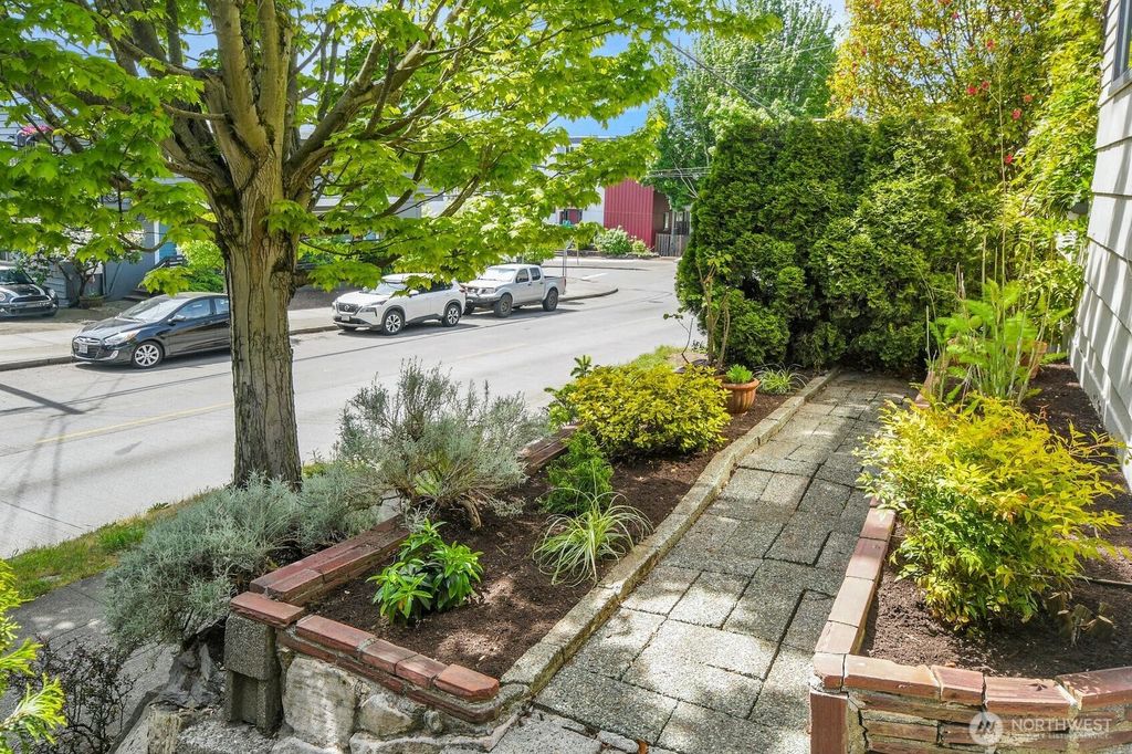 Photo of 408 N 39th Street, Seattle, WA 98103 (MLS # 2372119)