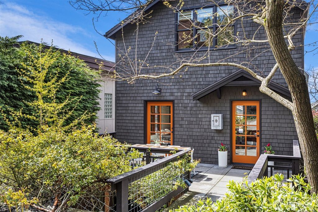 Photo of 1524 10th Avenue W, Seattle, WA 98119 (MLS # 2525309)