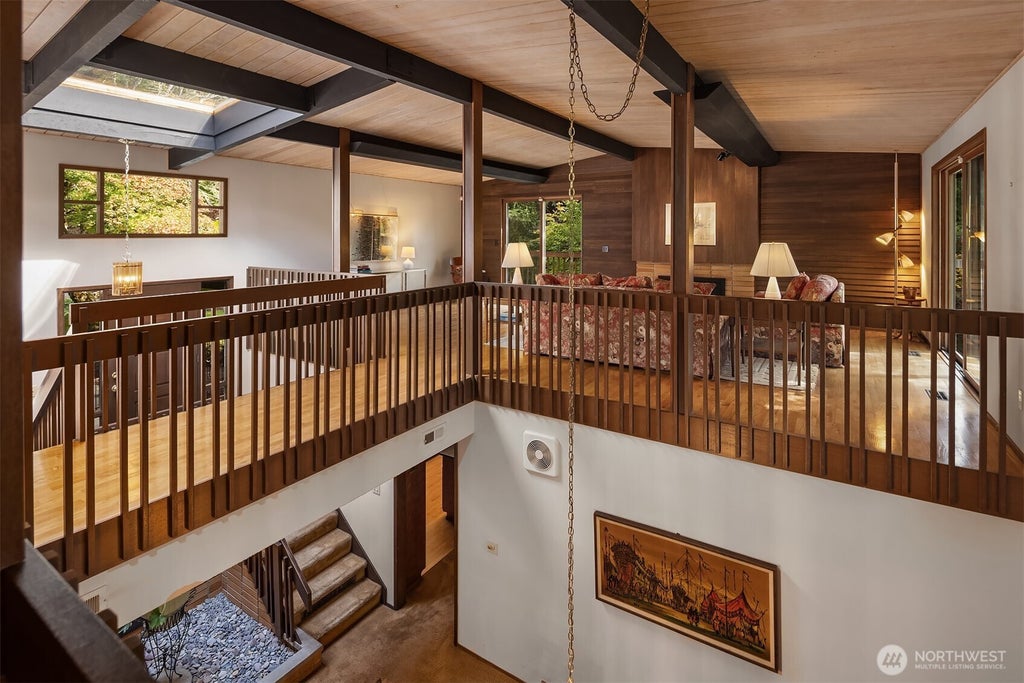 Photo of 7433 NE 120th Place, Kirkland, WA 98034 (MLS # 2588505)
