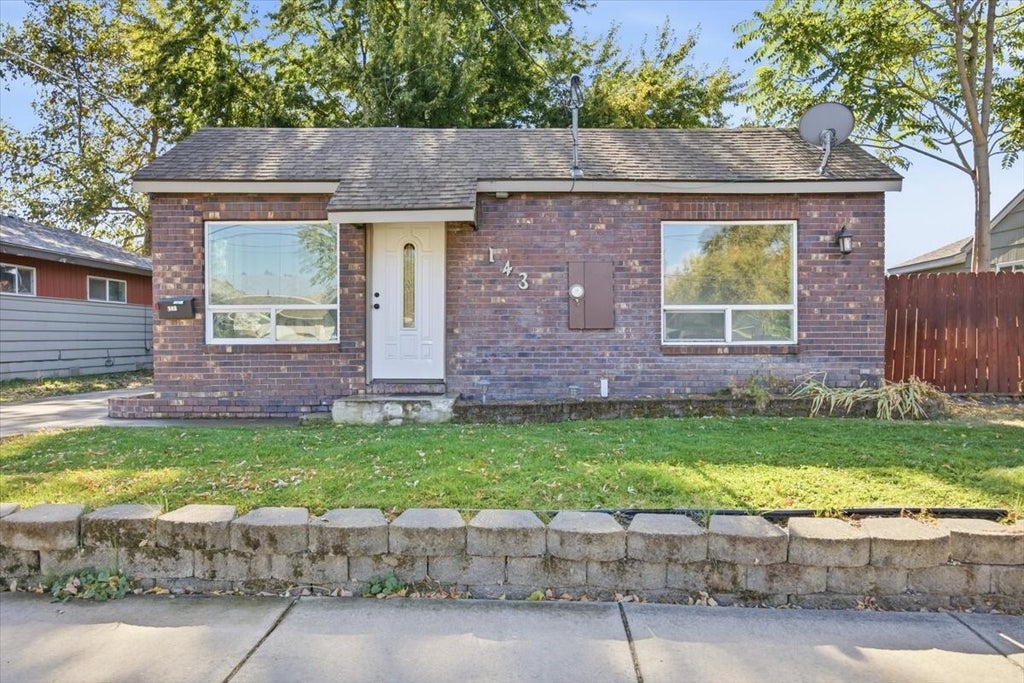 Photo of 143 Orchard Street, Walla Walla, WA 99362 (MLS # 2594893)
