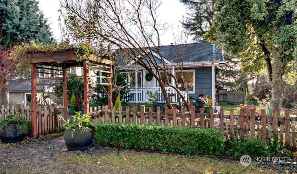 Photo of 661 11th Avenue, Kirkland, WA 98033 (MLS # 2044271)