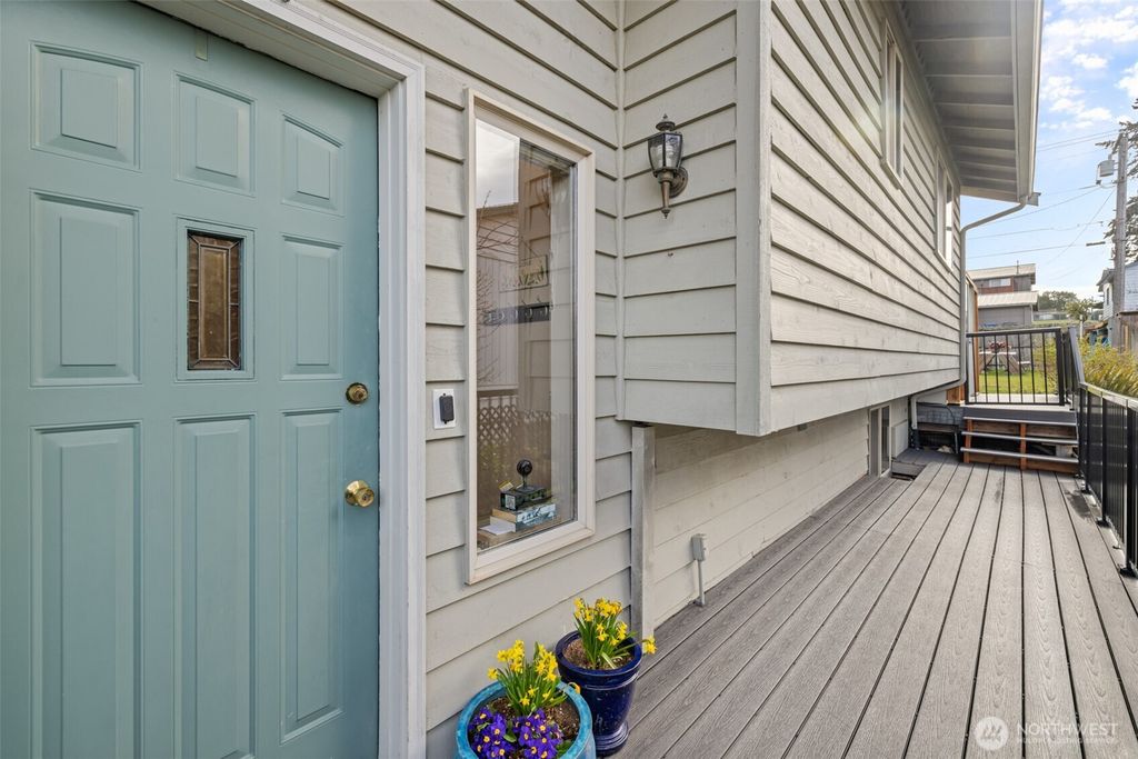 Photo of 1728 W 6th Street, Port Angeles, WA 98363 (MLS # 2493037)