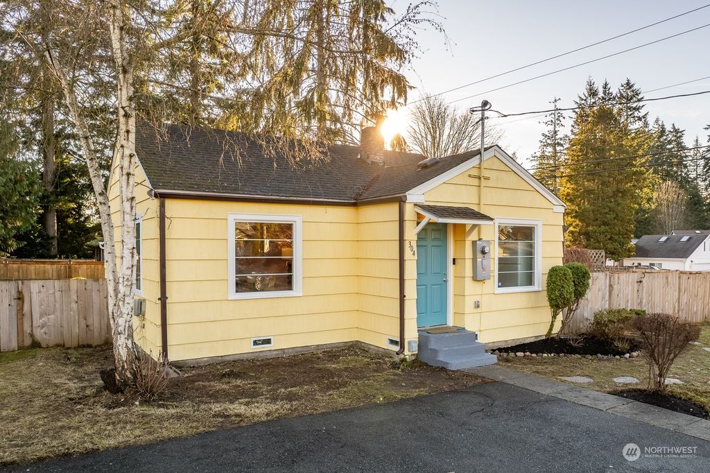 Photo of 304 N Cabot Road, Everett, WA 98203 (MLS # 2321900)