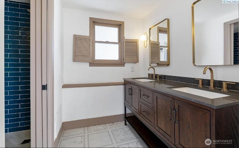 7108 W Argent
