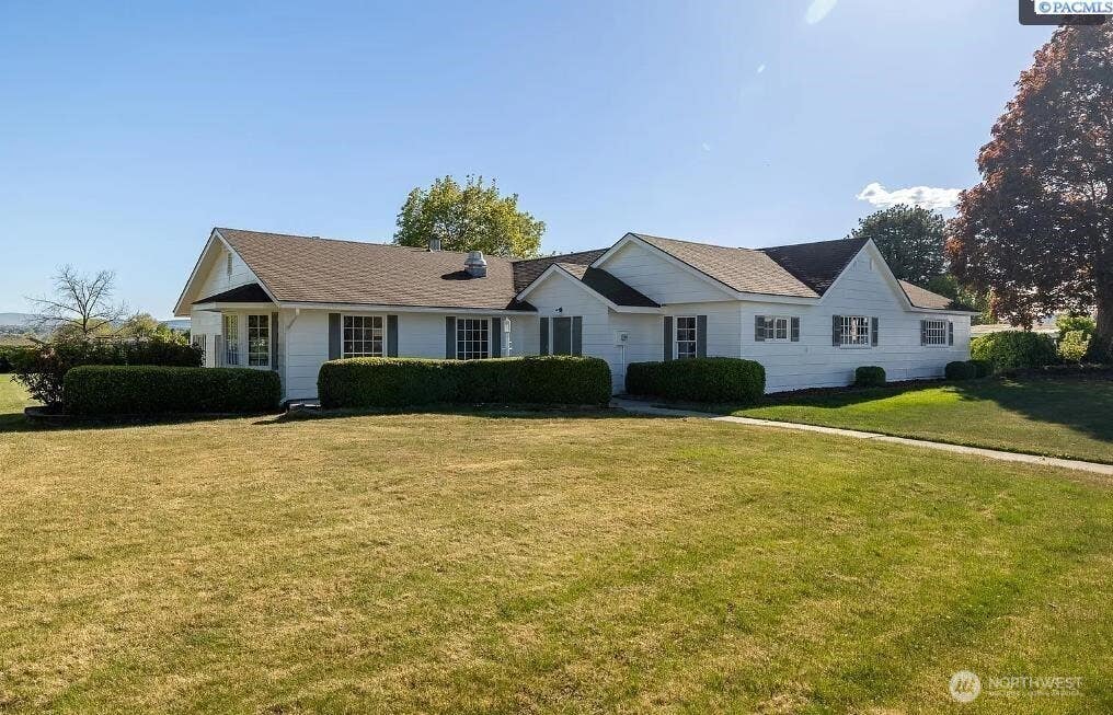 Photo of 7108 W Argent RD, Pasco, WA 99301 (MLS # 2572357)