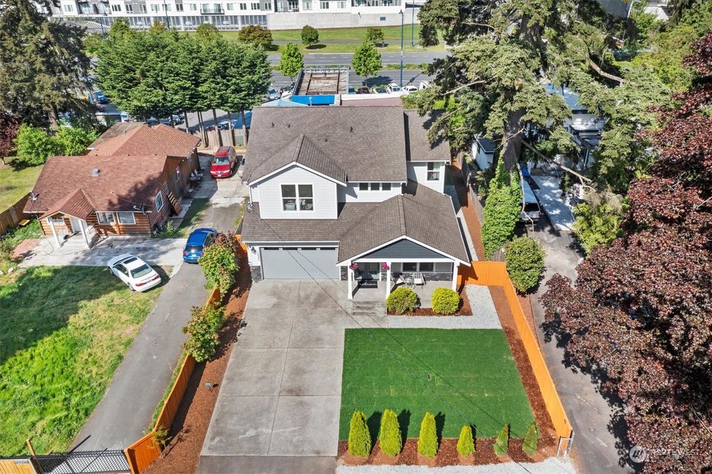Photo of 15545 Midvale Avenue N, Shoreline, WA 98133 (MLS # 2264371)
