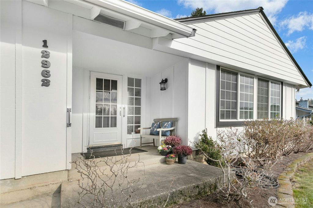 Photo of 12962 SE 23rd Street, Bellevue, WA 98005 (MLS # 2472004)