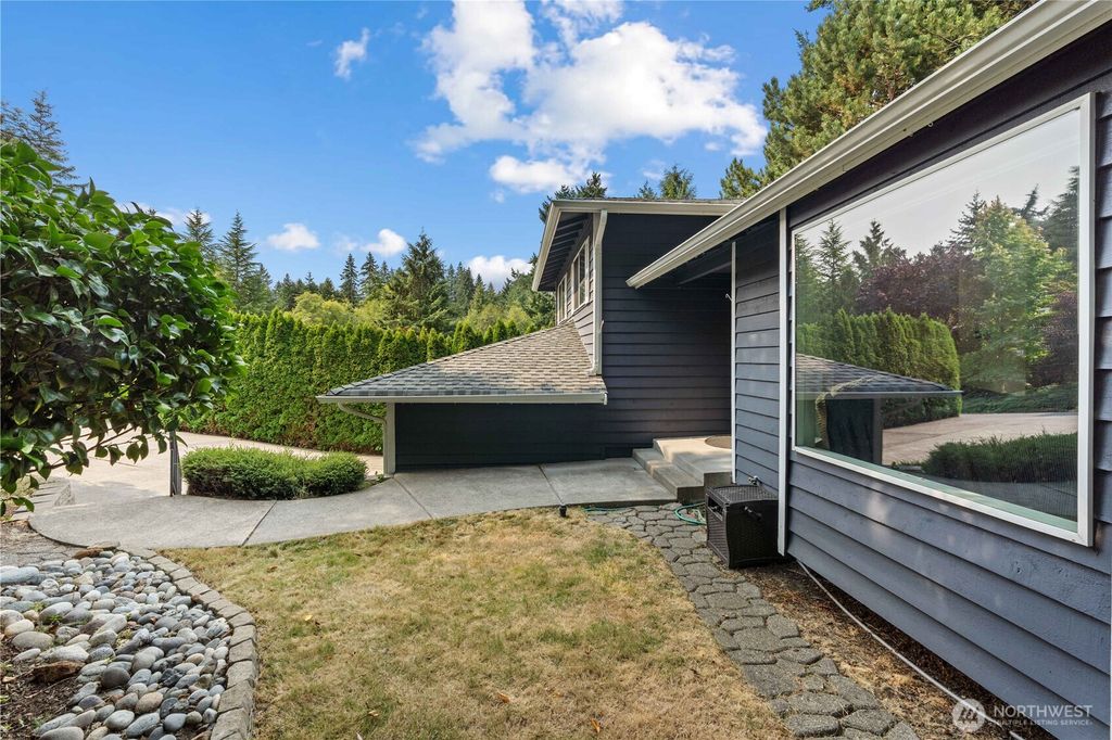 Photo of 4520 SW 316th Place, Federal Way, WA 98023 (MLS # 2431187)