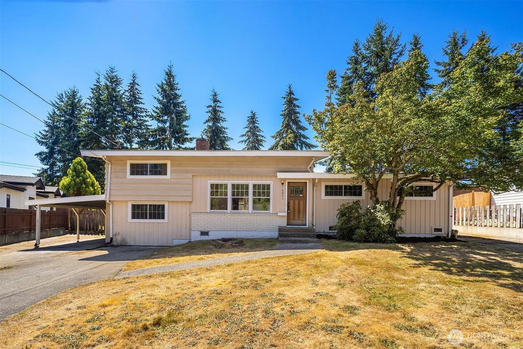 Photo of 6024 Park Way, Lynnwood, WA 98036 (MLS # 2562783)
