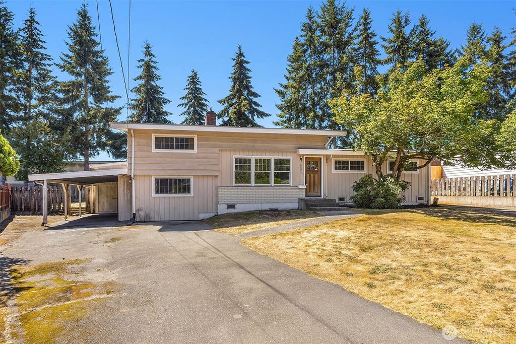 Photo of 6024 Park Way, Lynnwood, WA 98036 (MLS # 2562783)