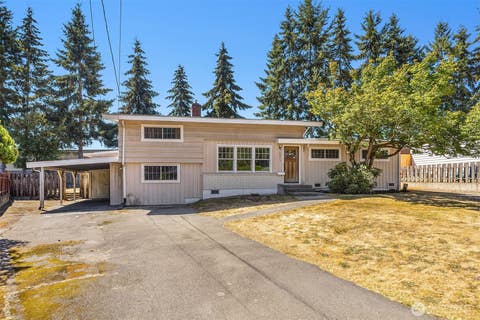 Photo of 6024 Park Way, Lynnwood, WA 98036 (MLS # 2562783)