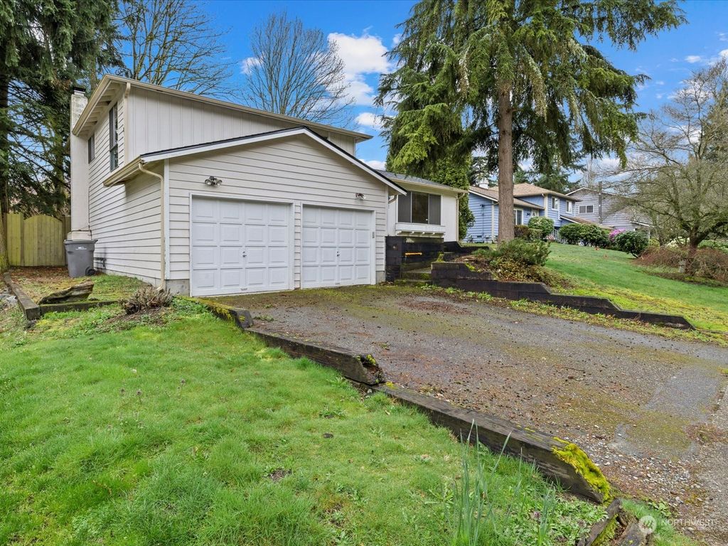 Photo of 12515 NE 137th Place, Kirkland, WA 98034 (MLS # 2217215)