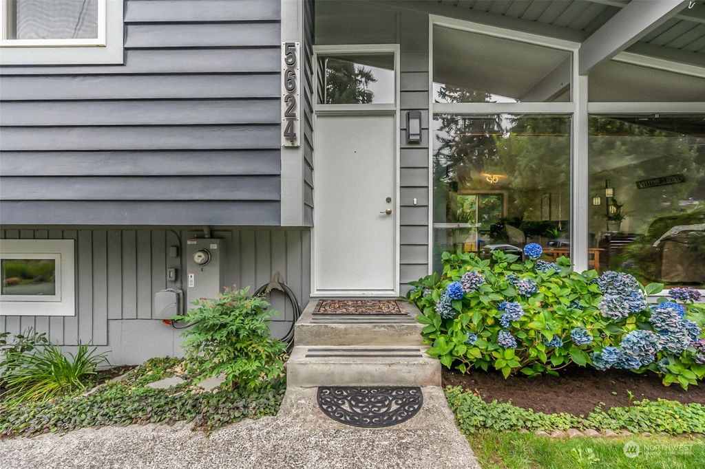 Photo of 5624 178th Place SW, Lynnwood, WA 98037 (MLS # 1996453)