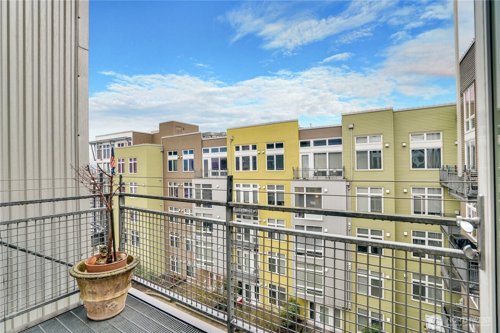 1705 Dock Street 531