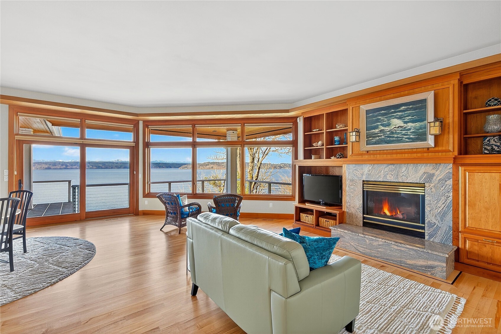 8204 East Side Drive NE