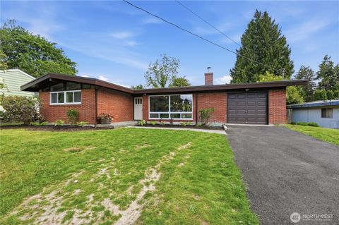 Photo of 627 SW Normandy Road Rd, Normandy Park, WA 98166 (MLS # 2526744)