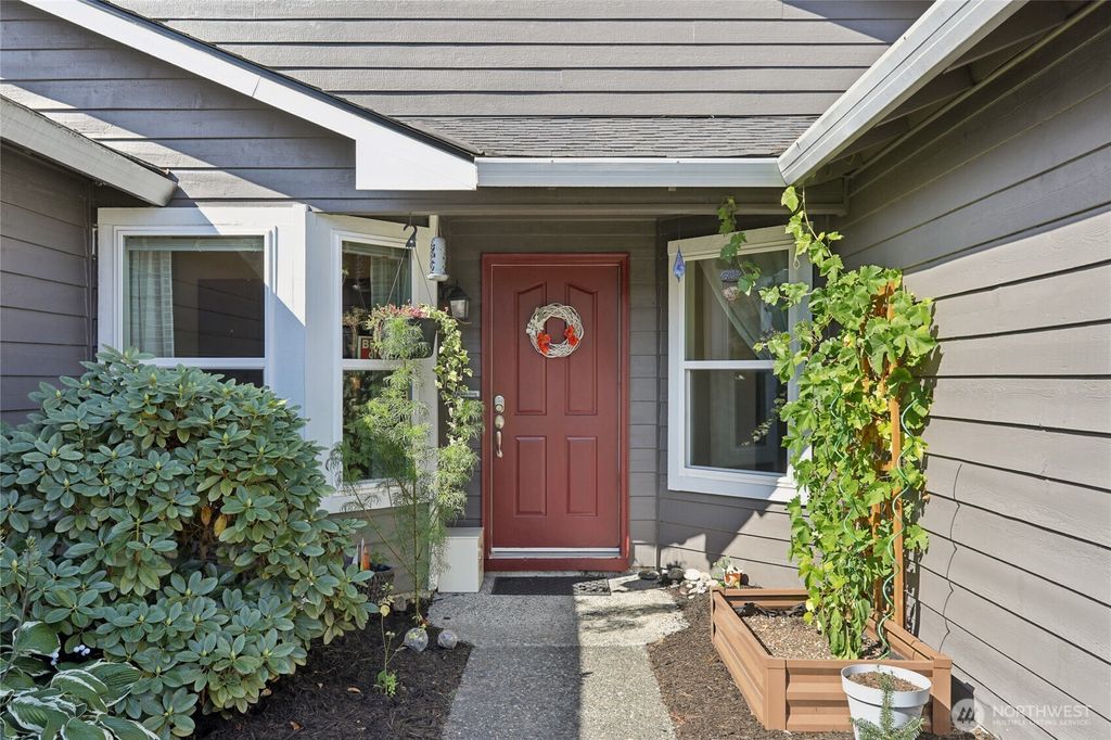Photo of 13918 54th Avenue SE, Everett, WA 98208 (MLS # 2435247)