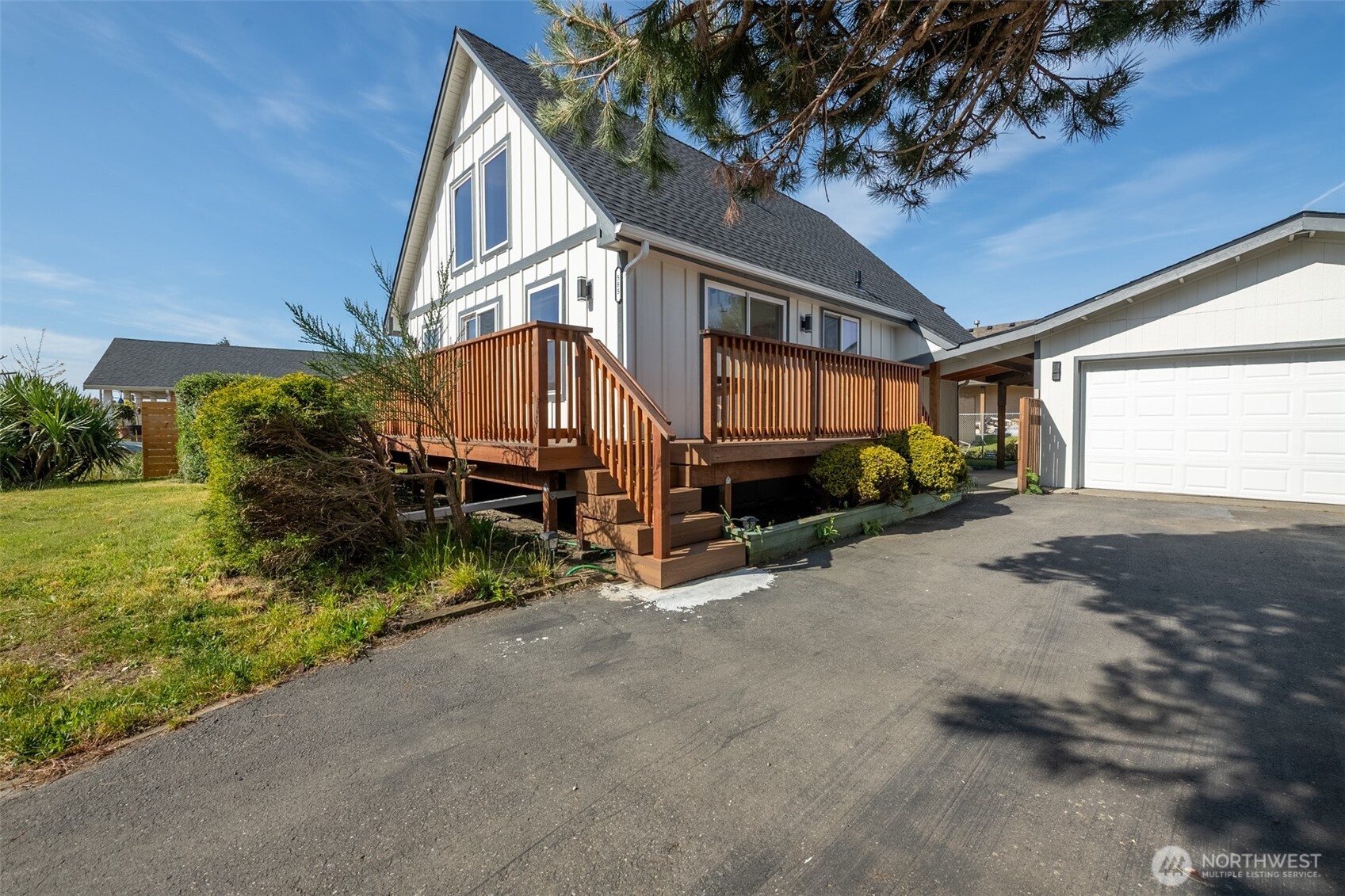 585 Ocean Shores Boulevard SW
