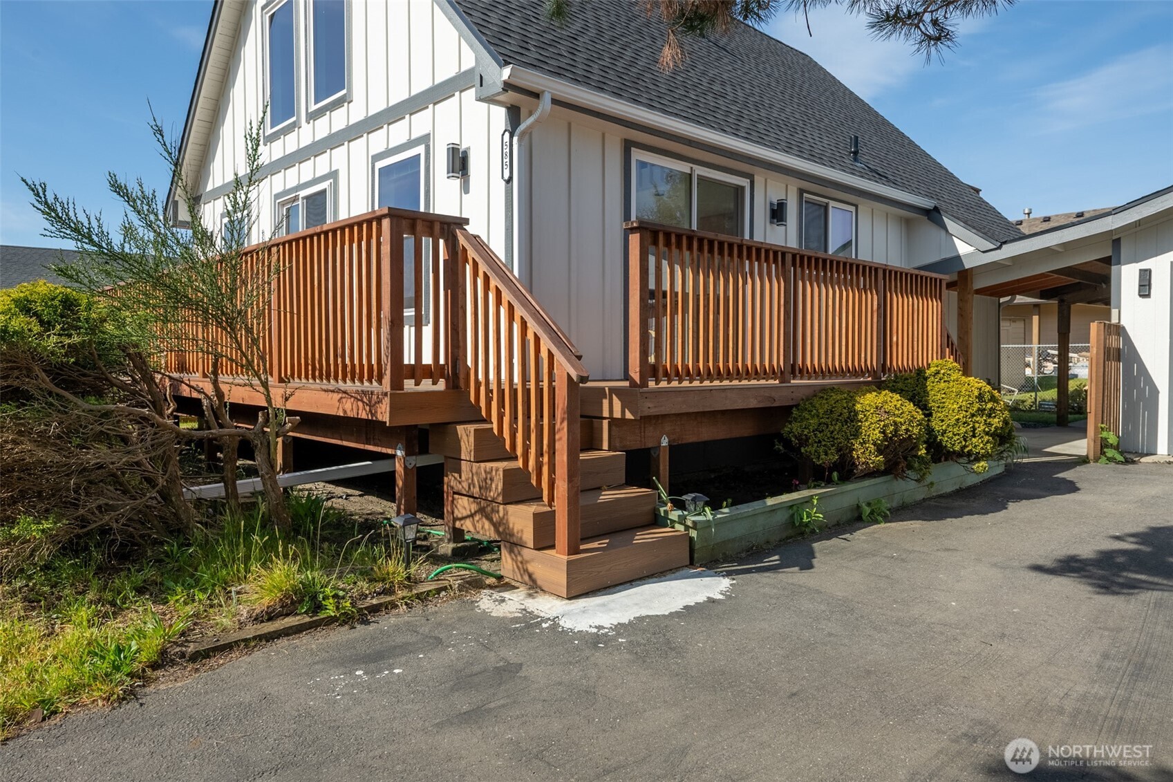 585 Ocean Shores Boulevard SW