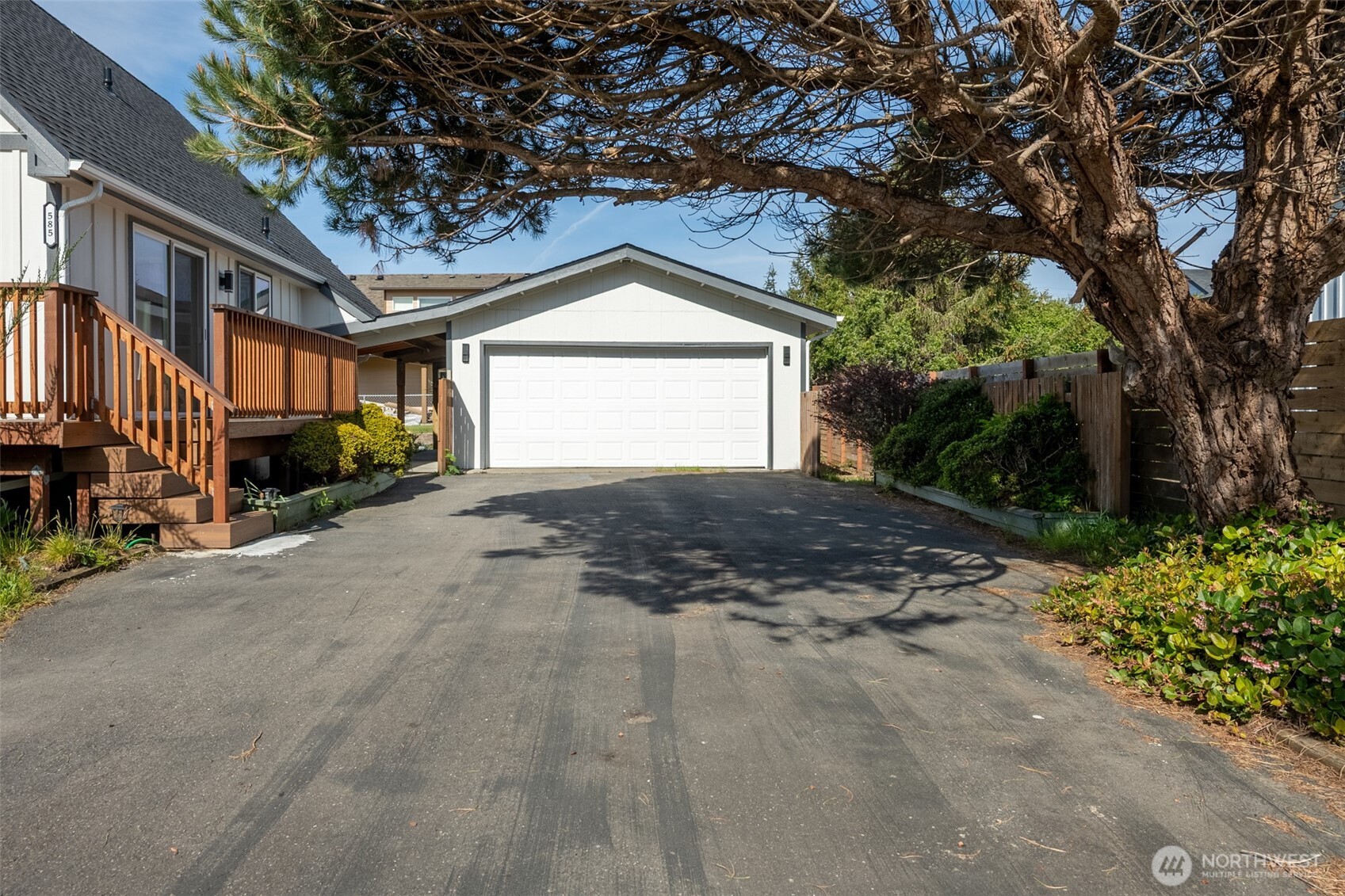 585 Ocean Shores Boulevard SW
