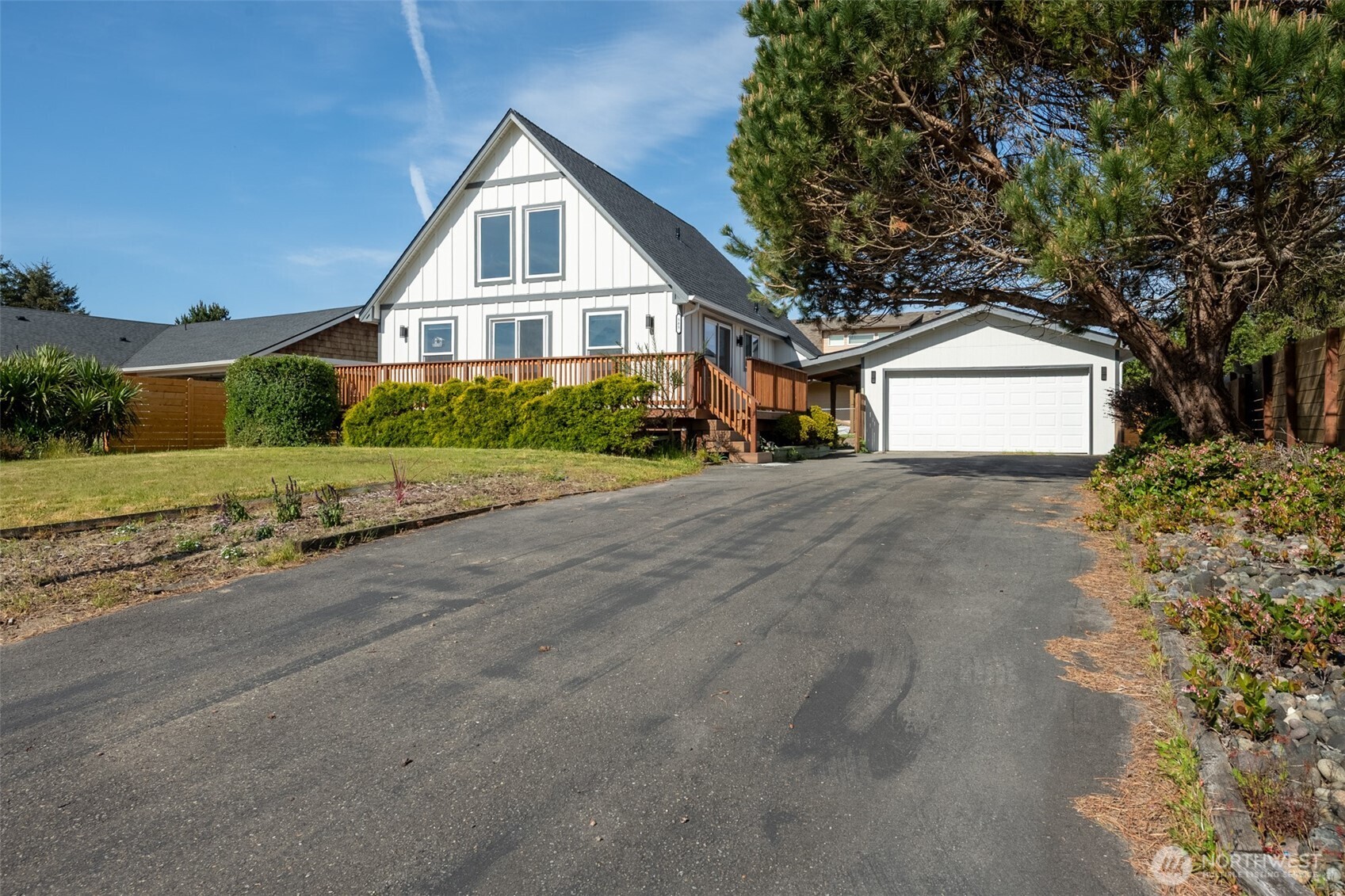585 Ocean Shores Boulevard SW