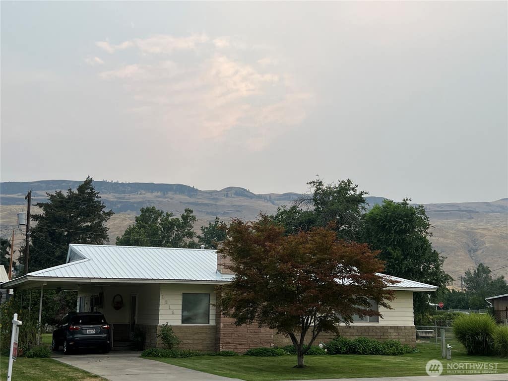 Photo of 1518 Columbia Avenue, Bridgeport, WA 98813 (MLS # 2571687)