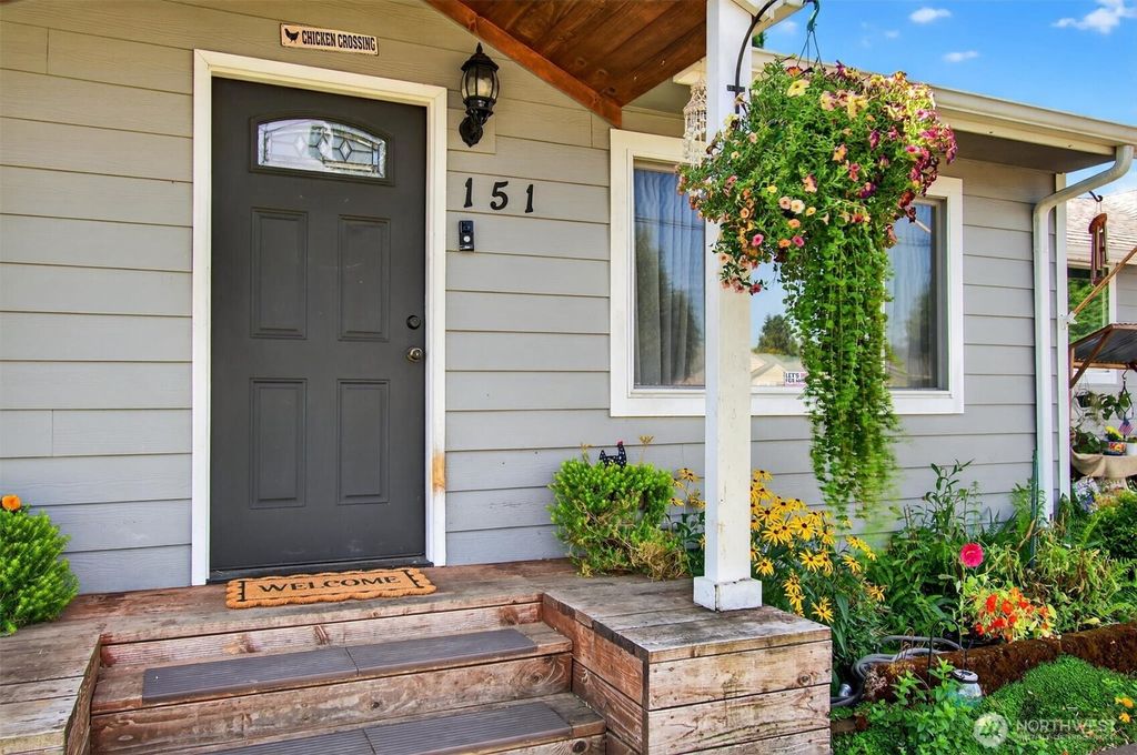 Photo of 151 Beacon Hill Drive, Longview, WA 98632 (MLS # 2472706)