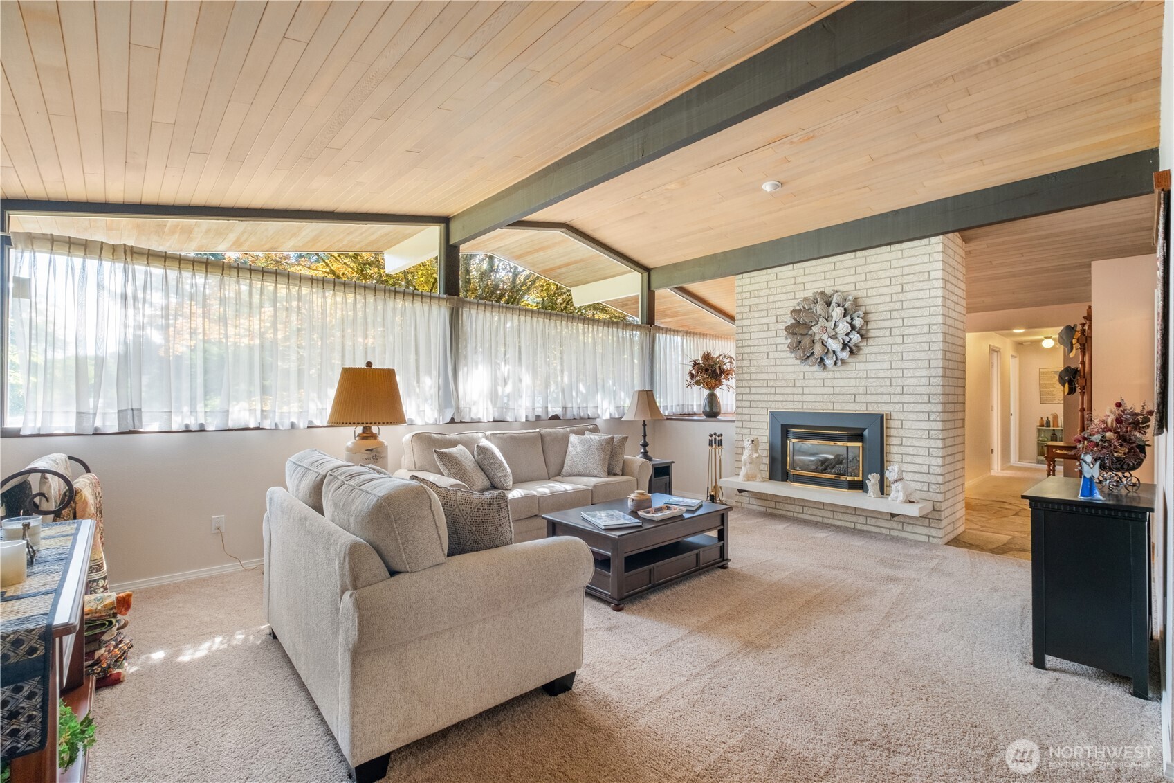 1322 W Mount Dr