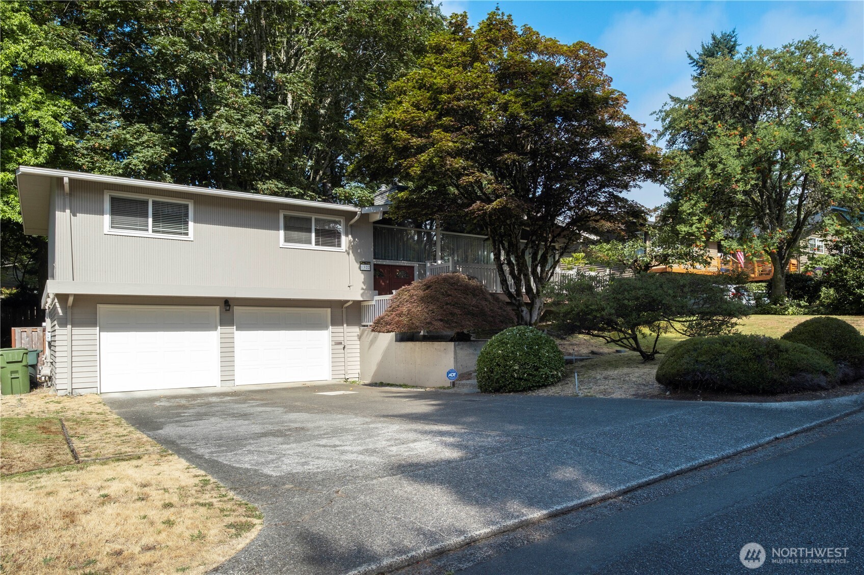 1322 W Mount Dr