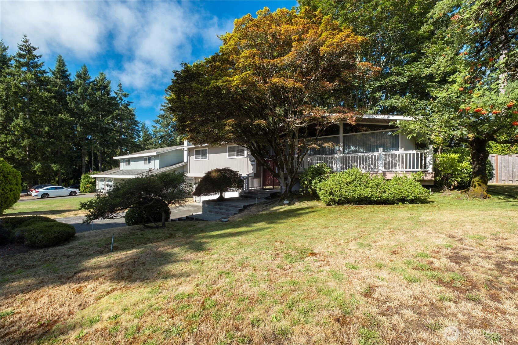 1322 W Mount Dr