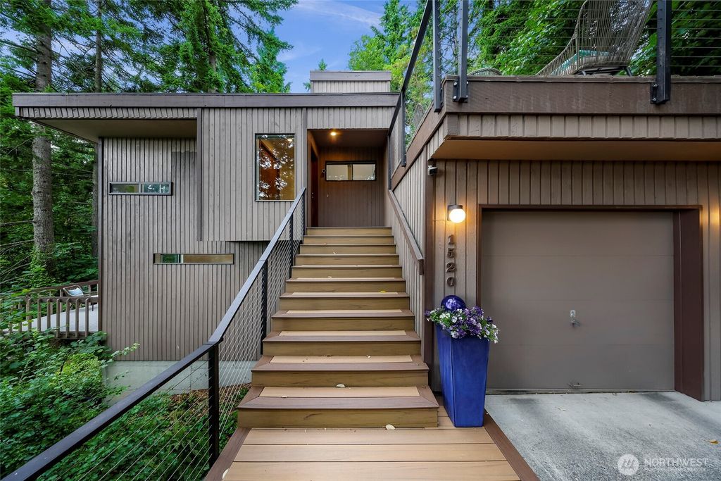 Photo of 1520 210th Avenue NE, Sammamish, WA 98074 (MLS # 2400601)