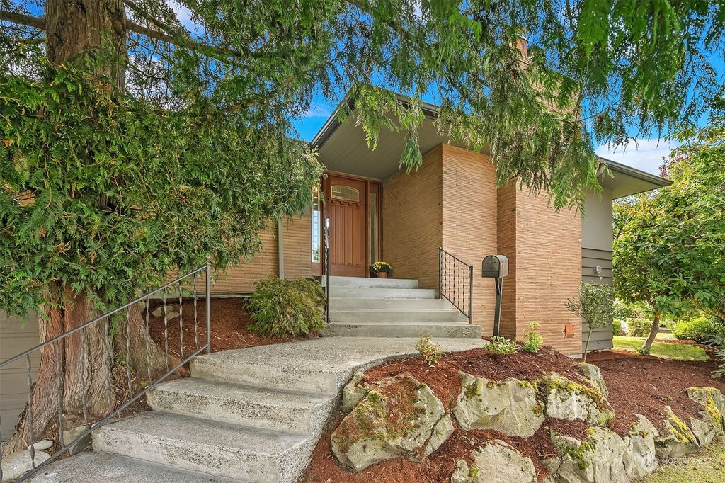 Photo of 5900 44th Avenue SW, Seattle, WA 98136 (MLS # 2289096)