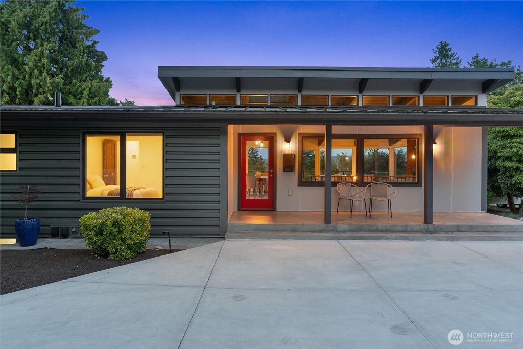 Photo of 16506 34th Avenue NE, Lake Forest Park, WA 98155 (MLS # 2392678)