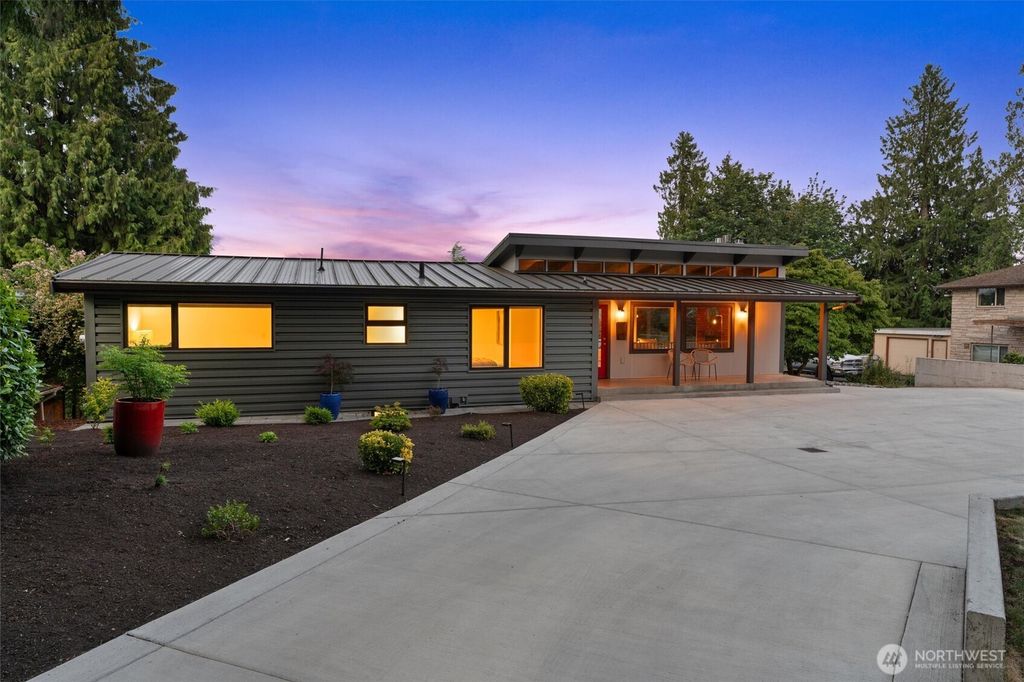 Photo of 16506 34th Avenue NE, Lake Forest Park, WA 98155 (MLS # 2392678)