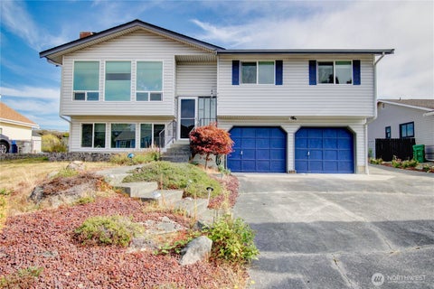 Photo of 4417 Glasgow Way, Anacortes, WA 98221 (MLS # 2567395)