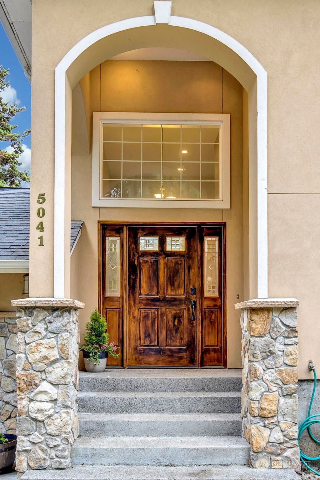 Photo of 5041 W Mercer Way, Mercer Island, WA 98040 (MLS # 2311342)